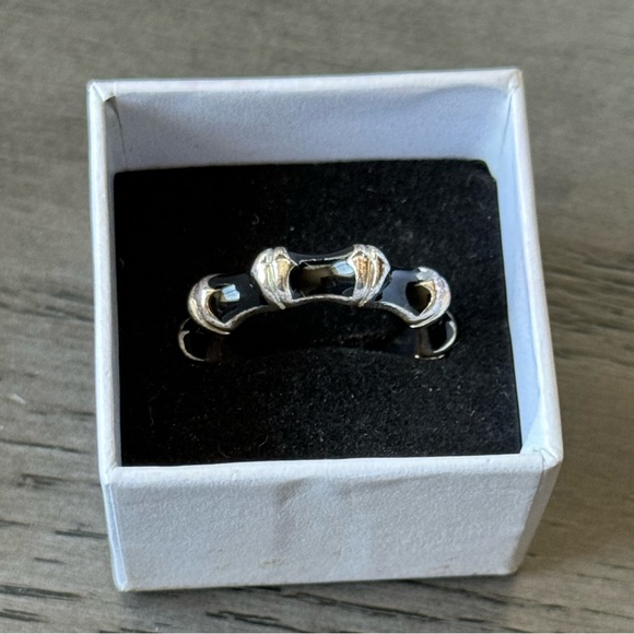 Size 7.5 Black Resin Ring - Picture 6 of 12